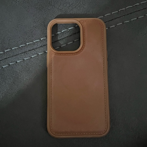 iPhone 13 Pro brown leather MagSafe wallet case - Picture 5 of 6